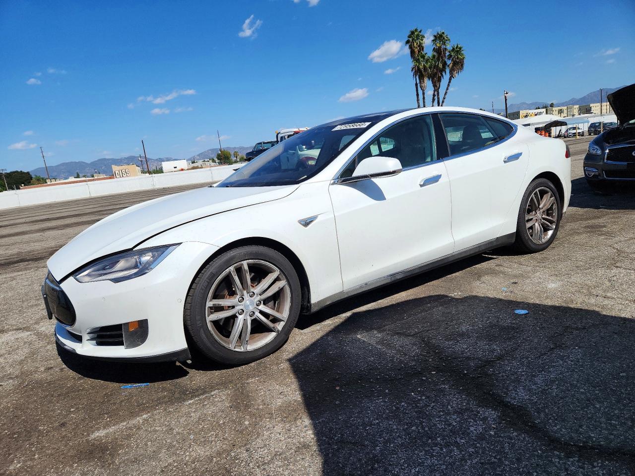 2015 TESLA MODEL S 70D | 5YJSA1S20FF085264 | UPCARS