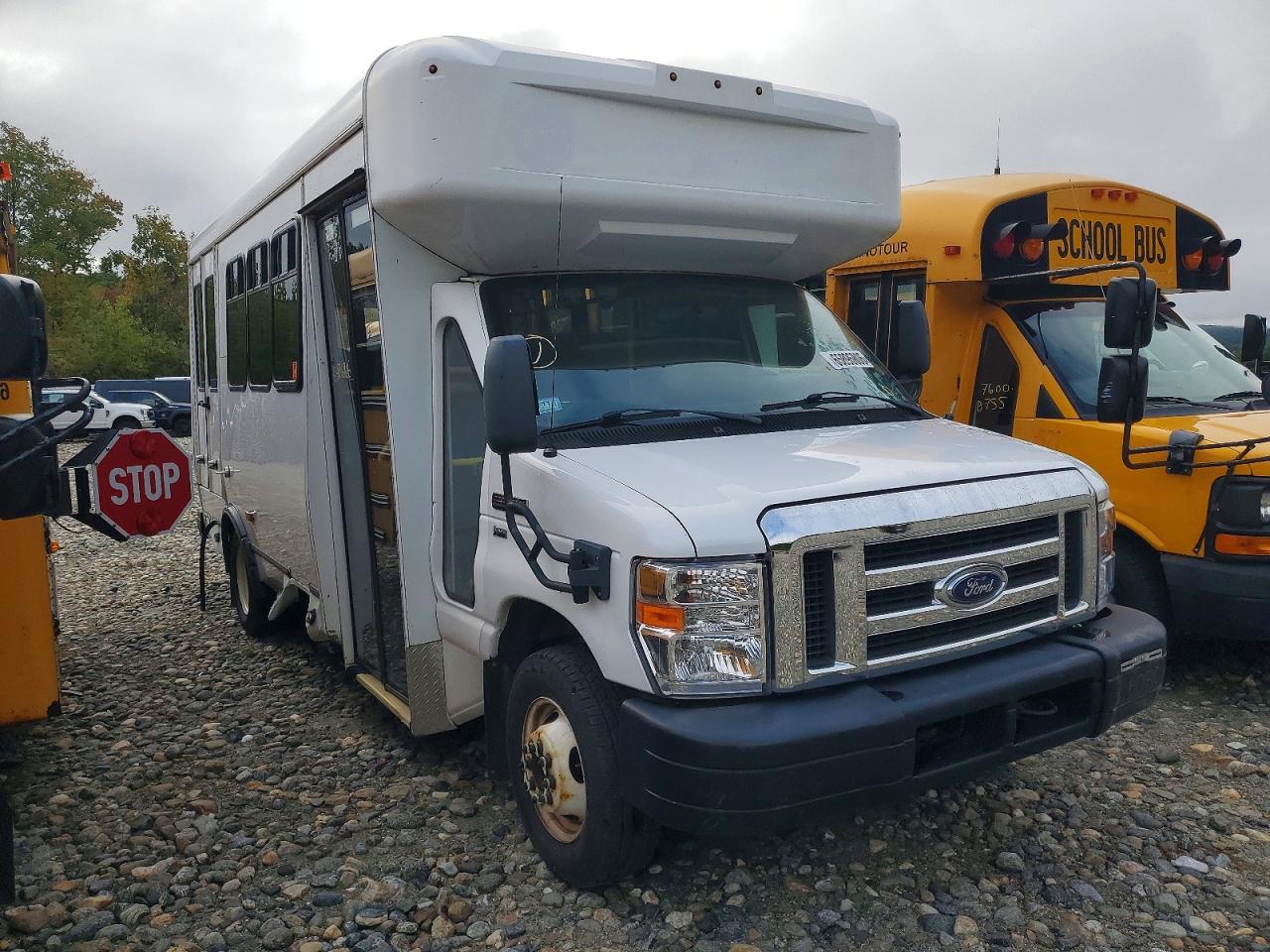 2019 FORD ECONOLINE SHUTTLE BUS | 1FDEE3F66KDC25972 | UPCARS