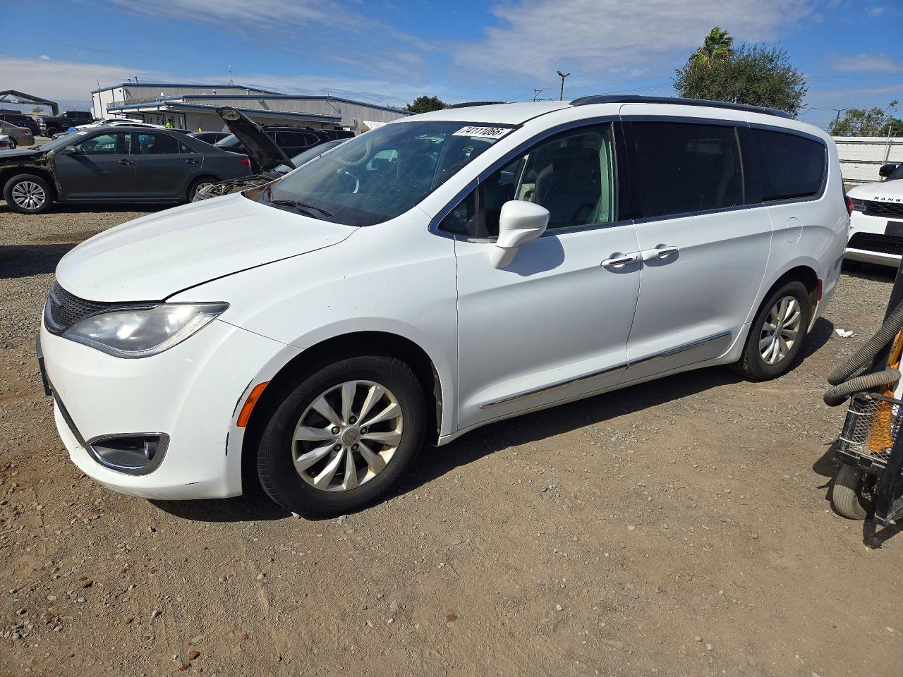2019 CHRYSLER PACIFICA TOURING L | 2C4RC1BG9KR548263 | UPCARS