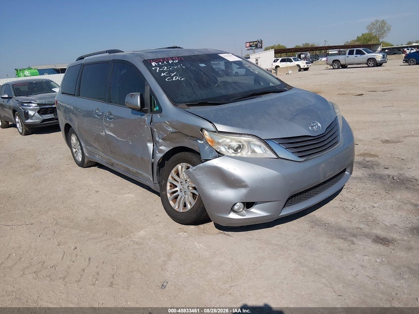 2017 TOYOTA SIENNA XLE 8 PASSENGER | 5TDYZ3DC4HS889991 | UPCARS