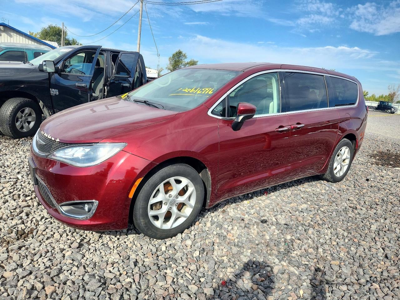 2017 CHRYSLER PACIFICA TOURING L | 2C4RC1BG7HR782152 | UPCARS