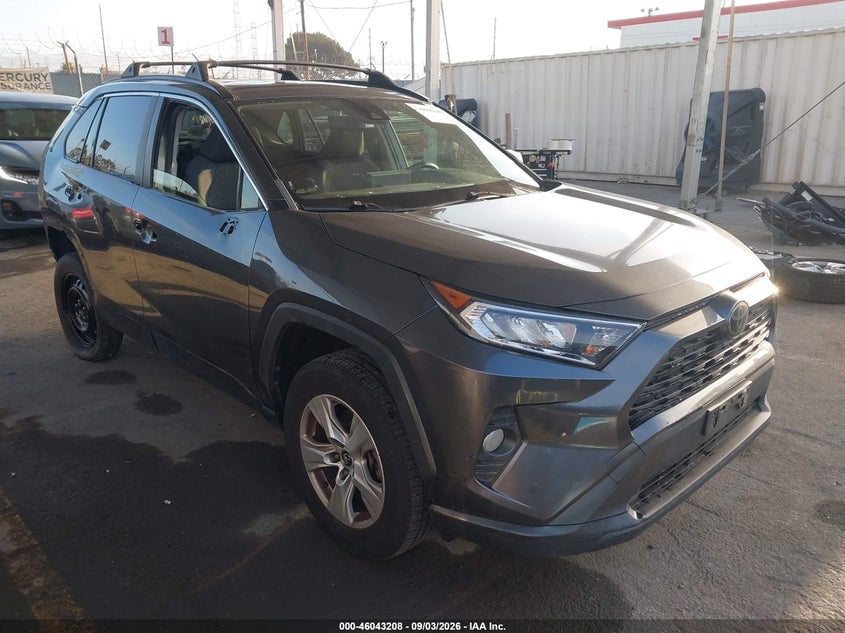 2019 TOYOTA RAV4 XLE | JTMW1RFV1KD504082 | UPCARS