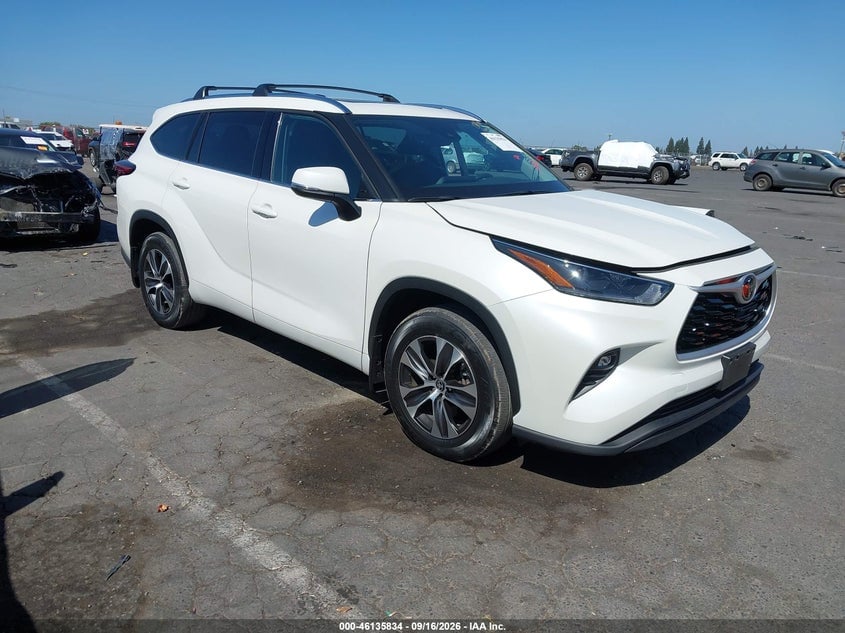 2021 TOYOTA HIGHLANDER XLE | 5TDHZRBH4MS102677 | UPCARS