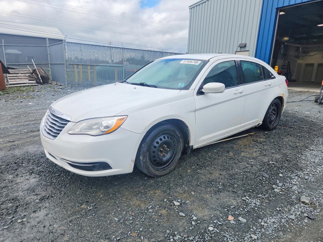 2014 CHRYSLER 200 LX | 1C3CCBAB2EN231917 | UPCARS