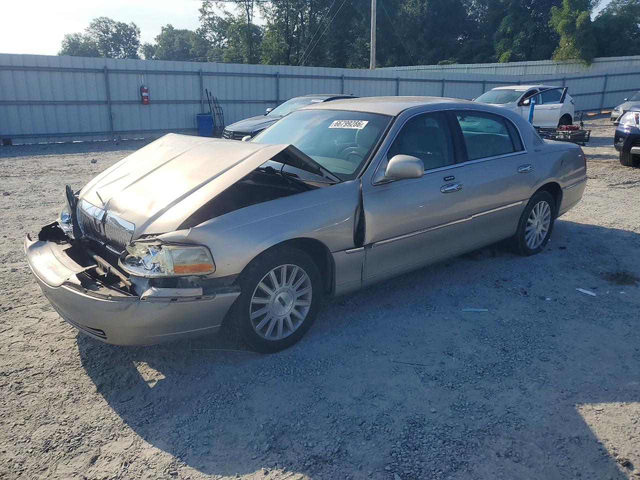 2003 LINCOLN TOWNCAR SIGNATURE | 1LNHM82W33Y670506 | UPCARS