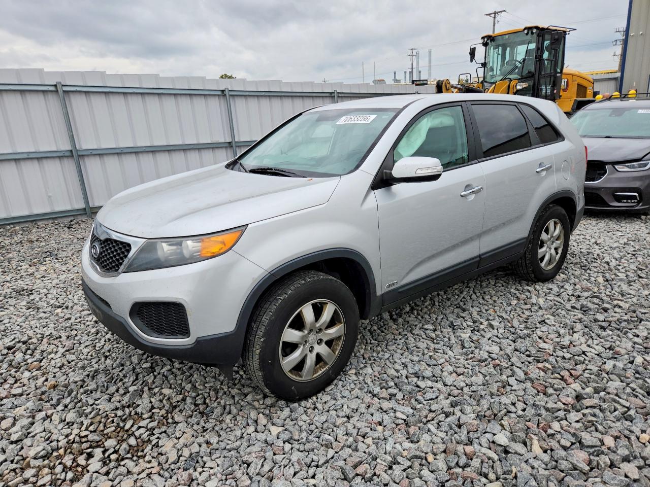 2011 KIA SORENTO LX | 5XYKTCA18BG014198 | UPCARS