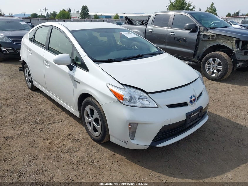 2015 TOYOTA PRIUS TWO | JTDKN3DU4F1975967 | UPCARS