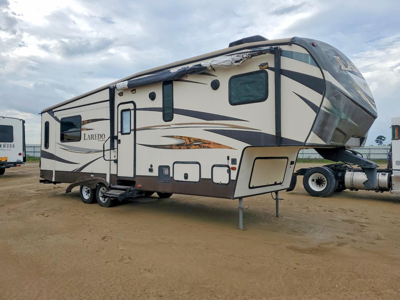 2015 KEYSTONE LAREDO CAMPER | 4YDF29527FK600737 | UPCARS
