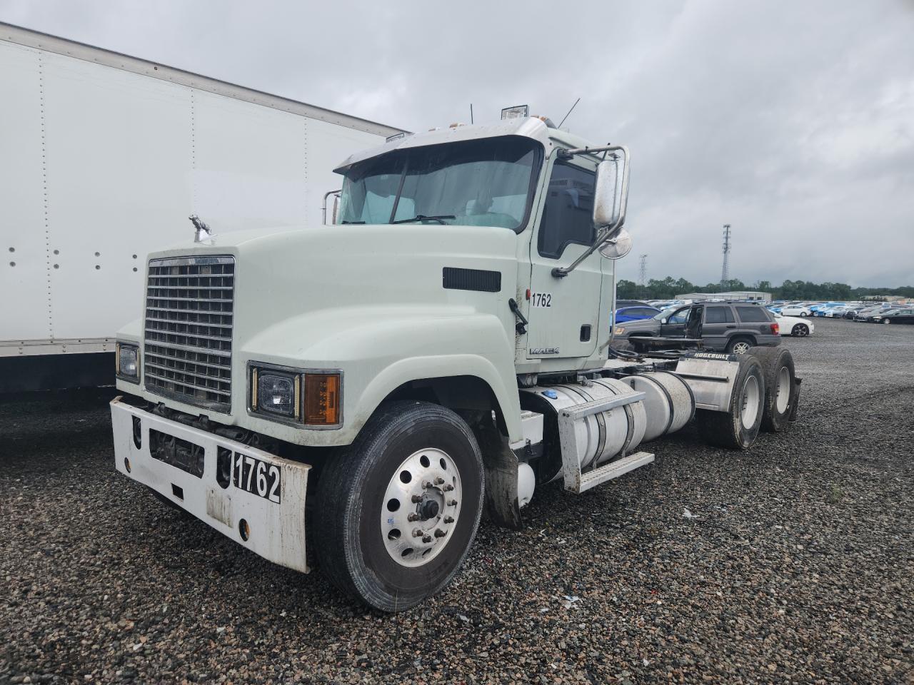 2013 MACK CHU613 SEMI TRUCK | 1M1AN07Y4DM015181 | UPCARS