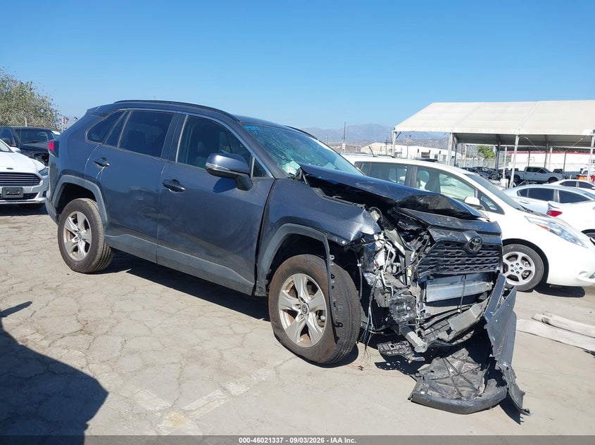 2021 TOYOTA RAV4 XLE | 2T3W1RFV1MC119161 | UPCARS