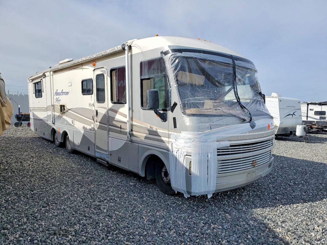 1998 CHEVROLET P30 PACE ARROW RV | 1GBLP37J5W3307569 | UPCARS