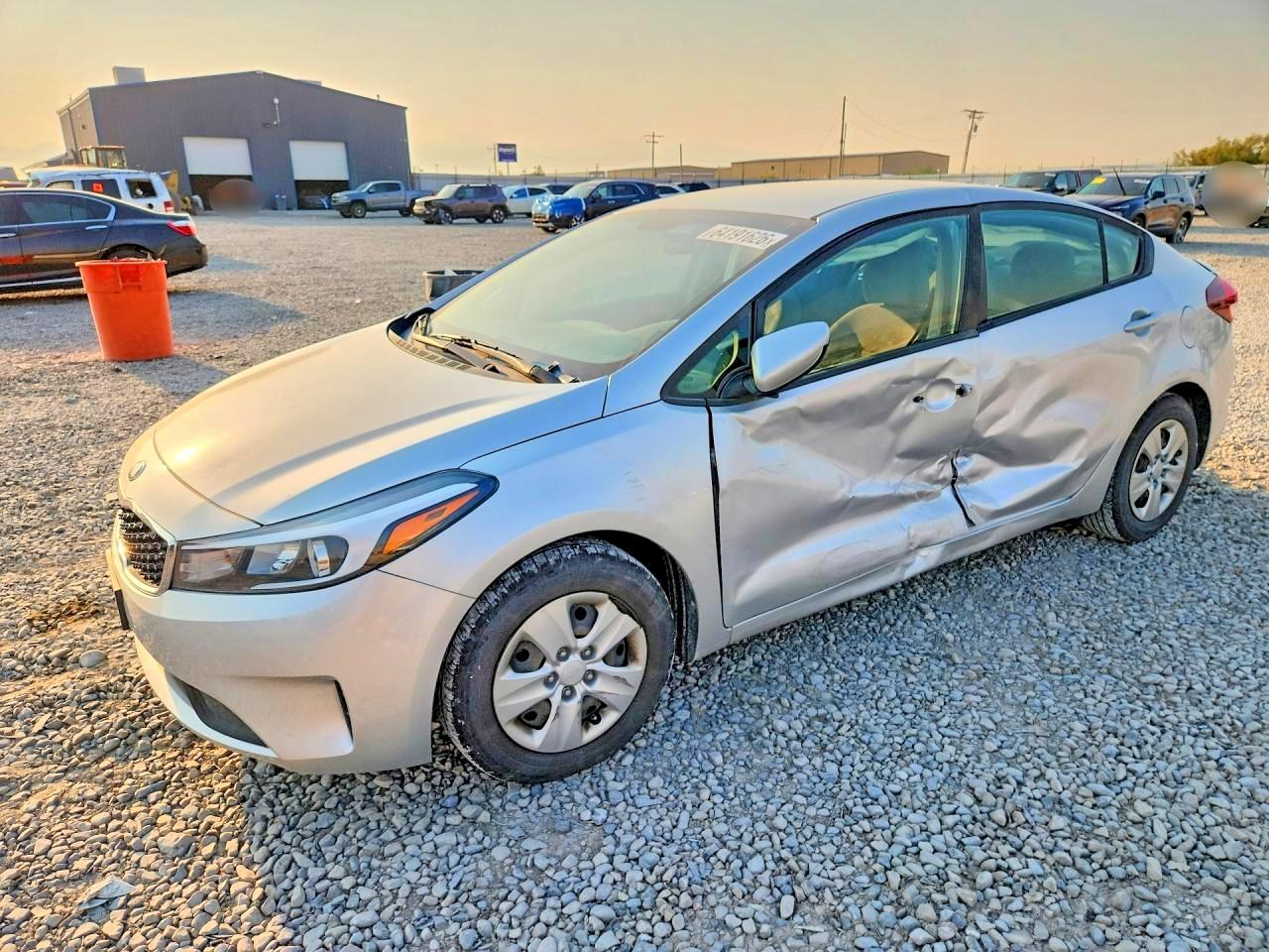 2017 KIA FORTE LX | 3KPFL4A76HE084199 | UPCARS