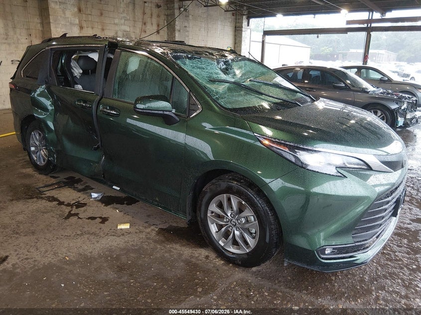 2026 TOYOTA SIENNA XLE | 5TDYRKEC1TS315401 | UPCARS