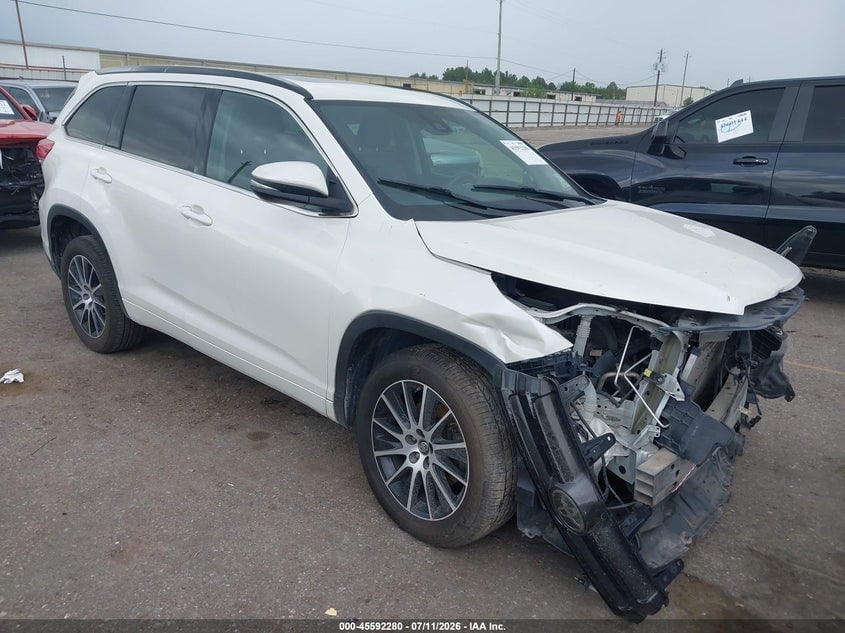 2018 TOYOTA HIGHLANDER SE | 5TDKZRFH4JS544645 | UPCARS