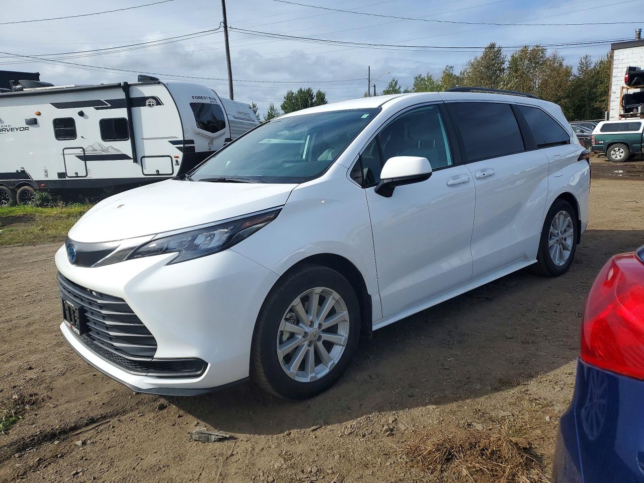 2025 TOYOTA SIENNA LE | 5TDGSKFC5SS183000 | UPCARS
