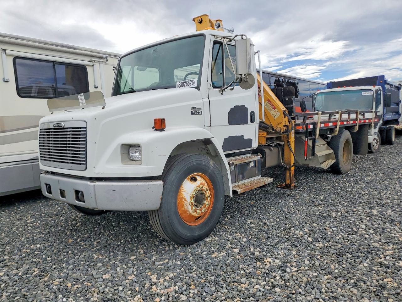 2000 FREIGHTLINER ALL OTHER CRANE TRUCK | 1FV6HFBA2YHB99603 | UPCARS