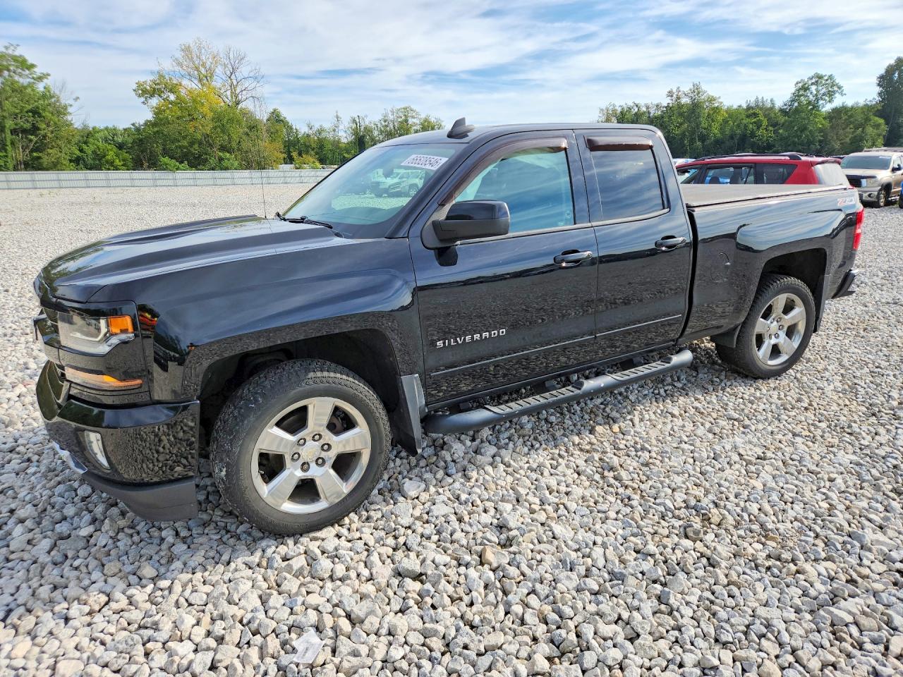 2017 CHEVROLET SILVERADO K1500 LT | 1GCVKREC0HZ407833 | UPCARS