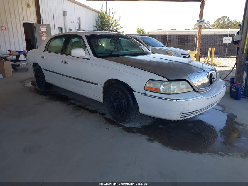 2004 LINCOLN TOWN CAR SIGNATURE | 1LNHM81W24Y607979 | UPCARS