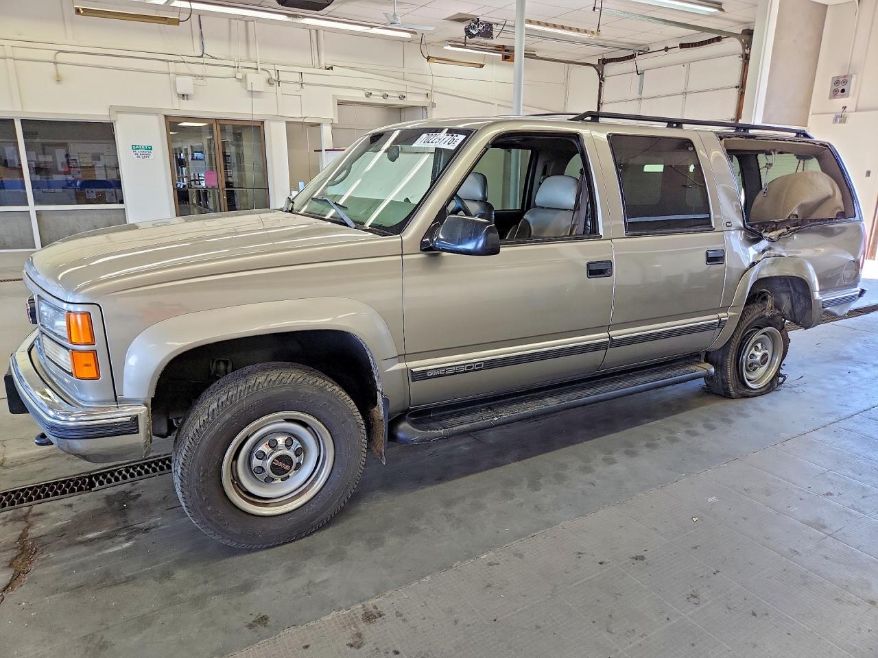 1999 GMC SUBURBAN K2500 | 3GKGK26J5XG527661 | UPCARS