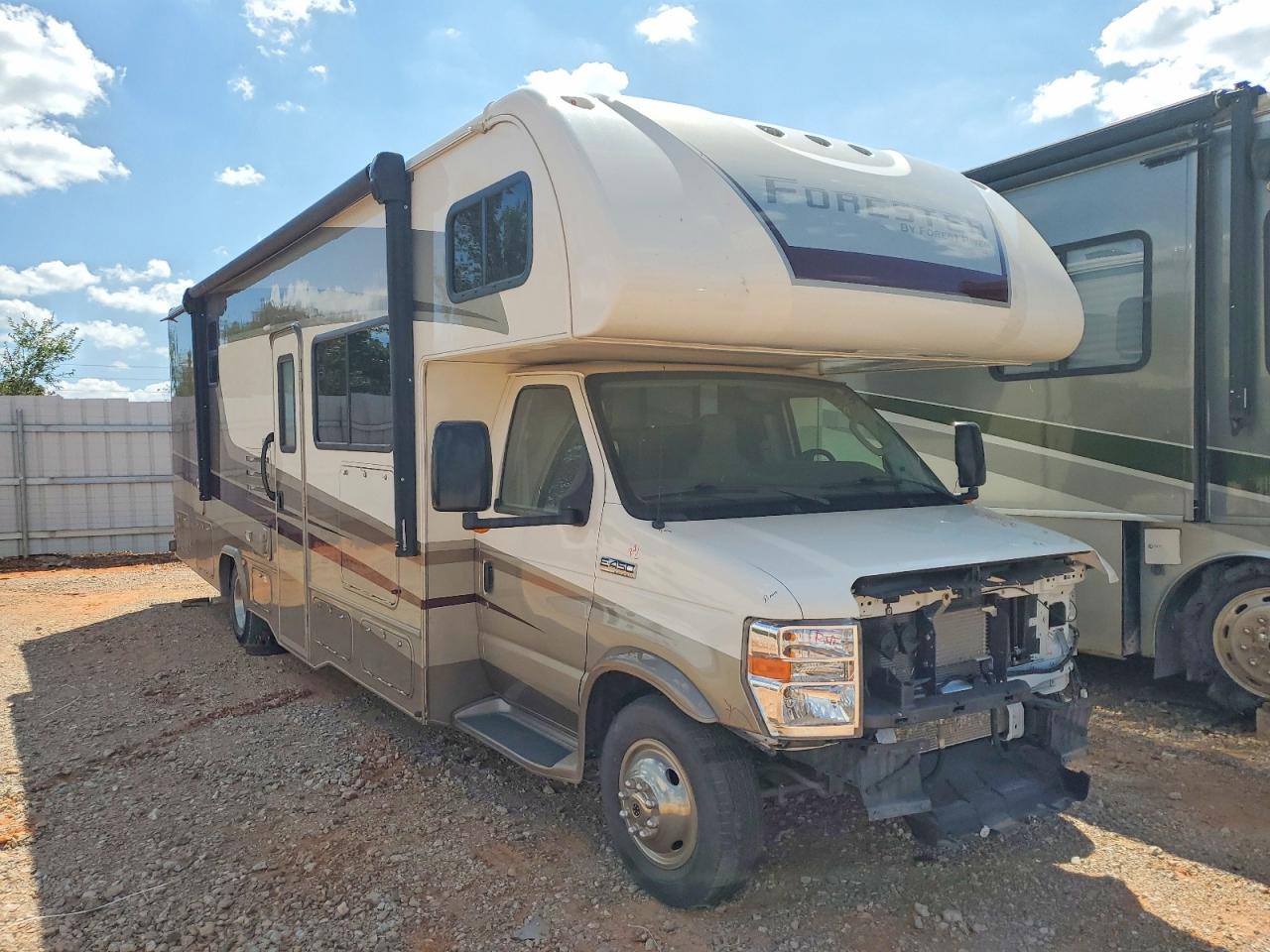 2019 FORESRIVER ECONOLINE FOREST RIVER  RV | 1FDXE4FS0KDC02876 | UPCARS