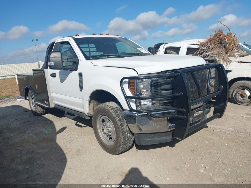 2018 FORD F-350 CHASSIS XL | 1FDRF3F64JEC27808 | UPCARS