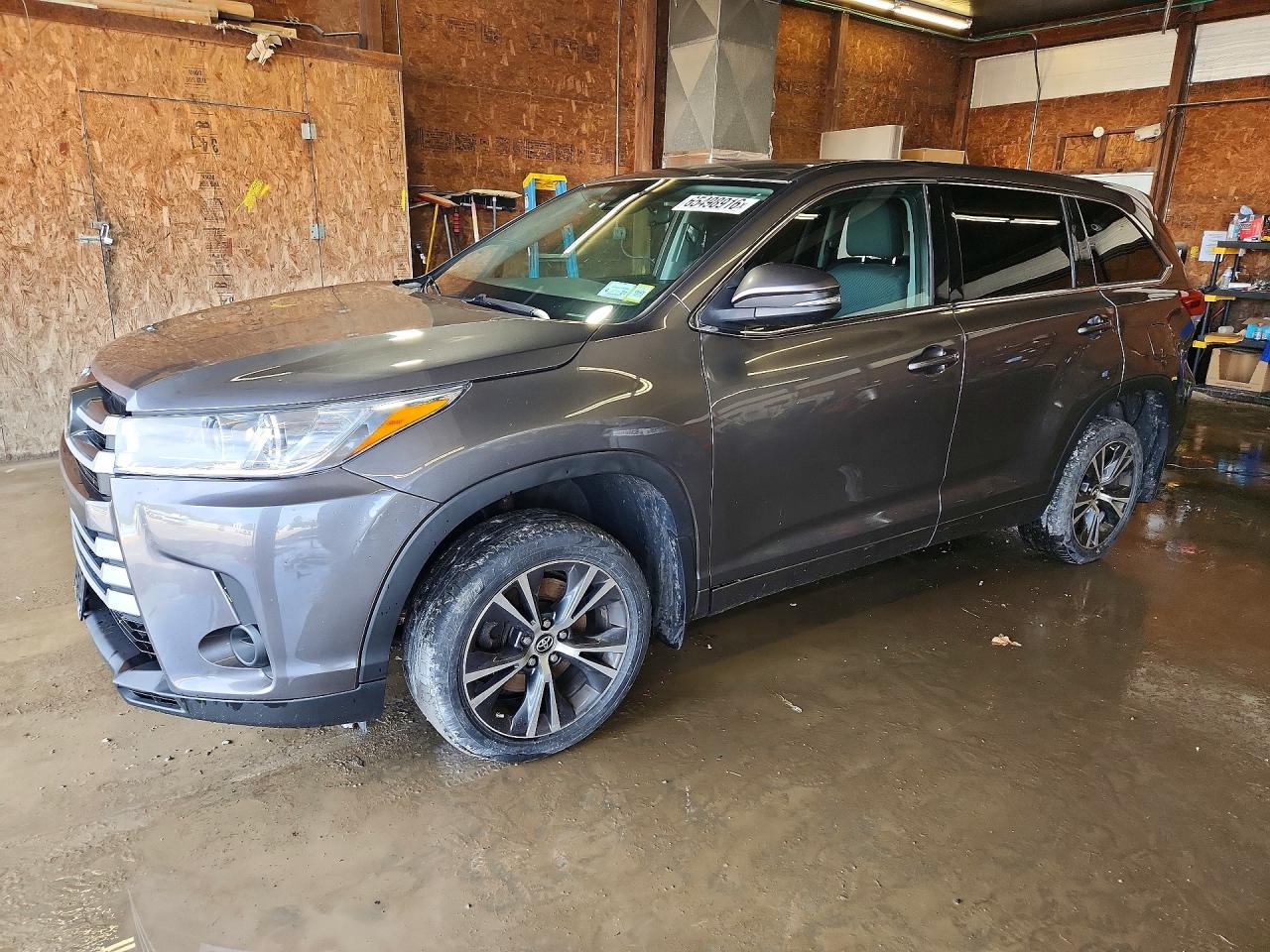 2018 TOYOTA HIGHLANDER LE | 5TDBZRFH9JS849400 | UPCARS