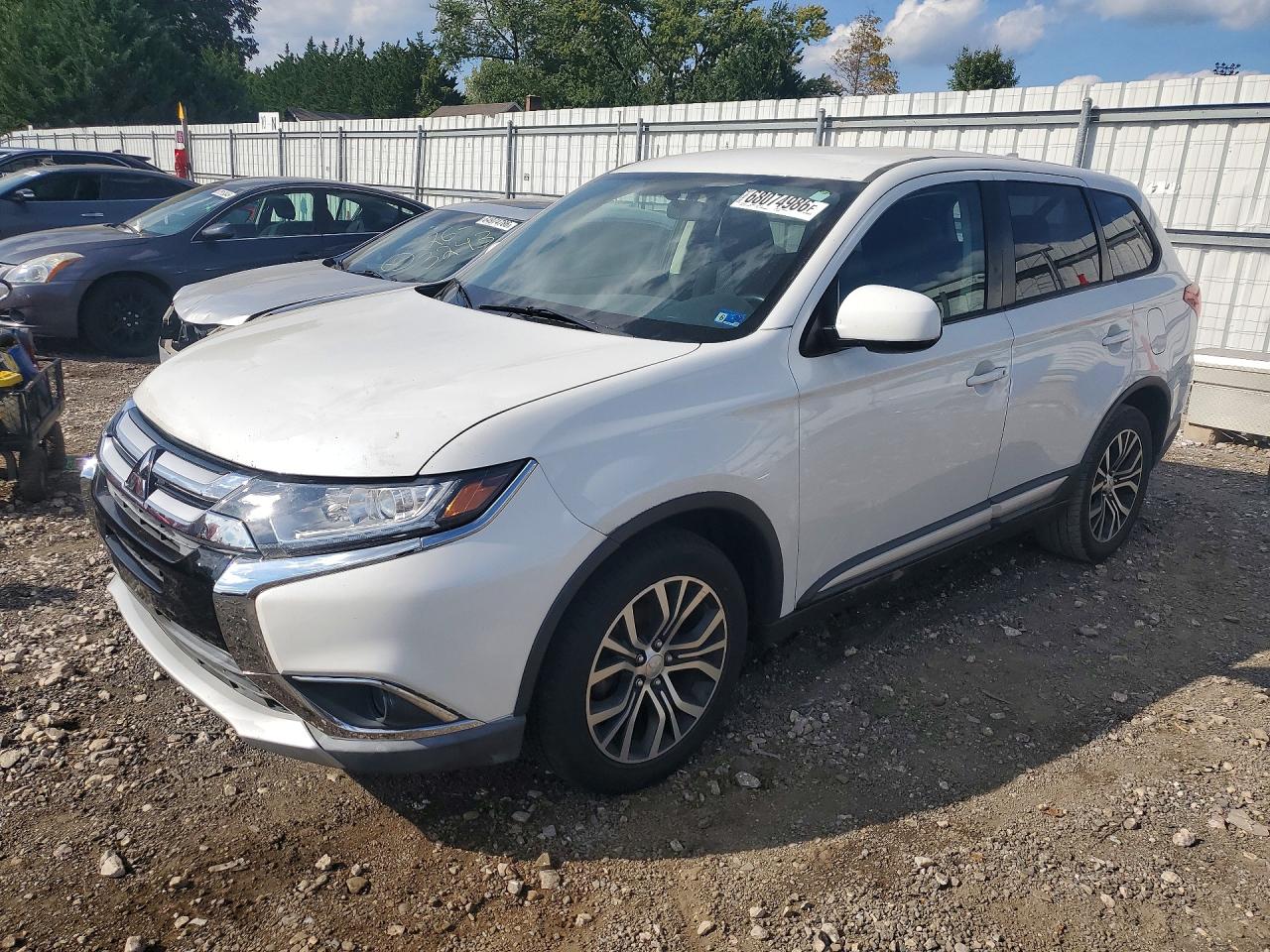 2017 MITSUBISHI OUTLANDER ES | JA4AZ2A30HZ070338 | UPCARS