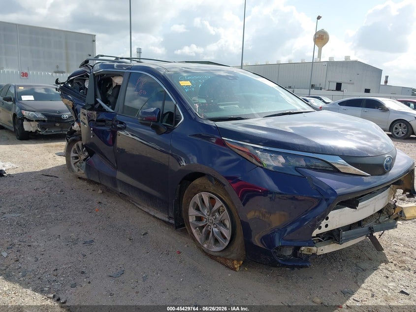 2025 TOYOTA SIENNA LE | 5TDKRKEC8SS233525 | UPCARS