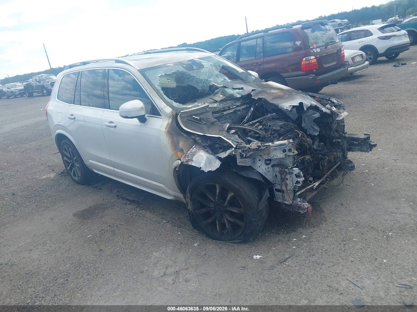 2017 VOLVO XC90 T6 MOMENTUM | YV4A22PK8H1185466 | UPCARS