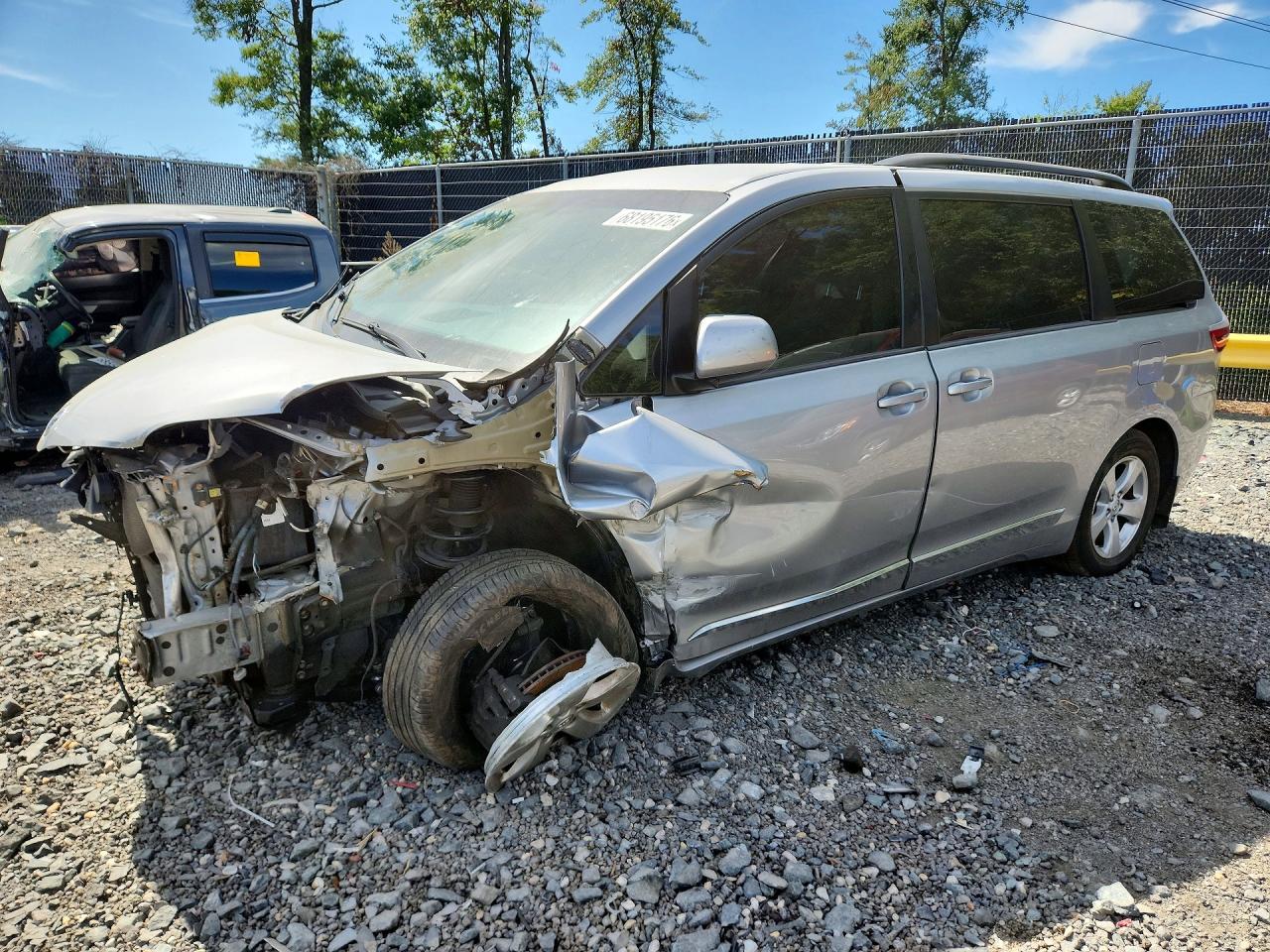 2017 TOYOTA SIENNA LE | 5TDKZ3DC9HS853302 | UPCARS