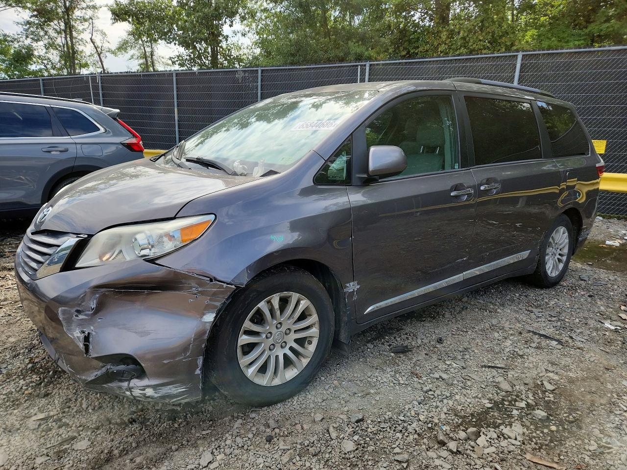 2017 TOYOTA SIENNA XLE 8-PASSENGER | 5TDYZ3DCXHS792276 | UPCARS