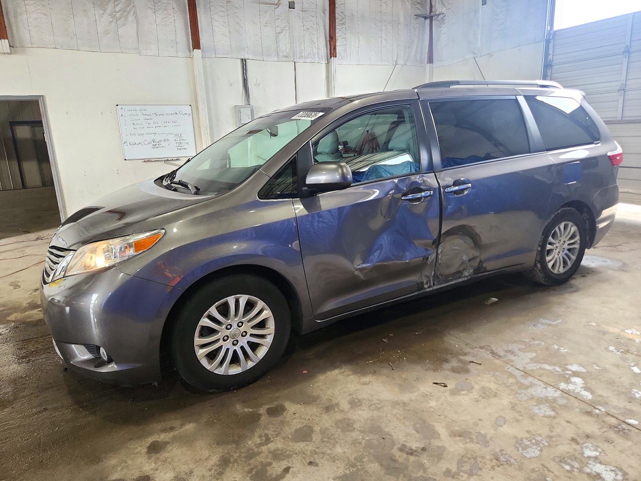 2017 TOYOTA SIENNA XLE PREMIUM 8-PASSENGER | 5TDYZ3DC7HS898555 | UPCARS