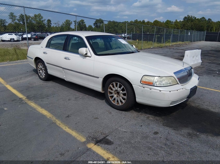 2006 LINCOLN TOWN CAR SIGNATURE | 1LNHM81VX6Y648368 | UPCARS