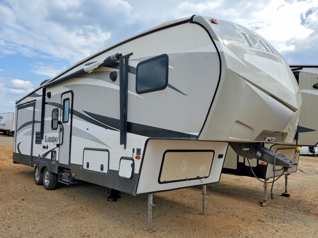 2015 KEYSTONE LAREDO | 4YDF29321FK601403 | UPCARS
