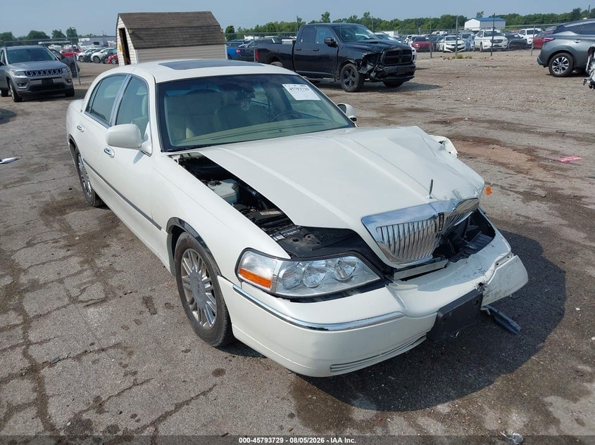 2006 LINCOLN TOWN CAR SIGNATURE LIMITED | 1LNHM82V76Y631364 | UPCARS