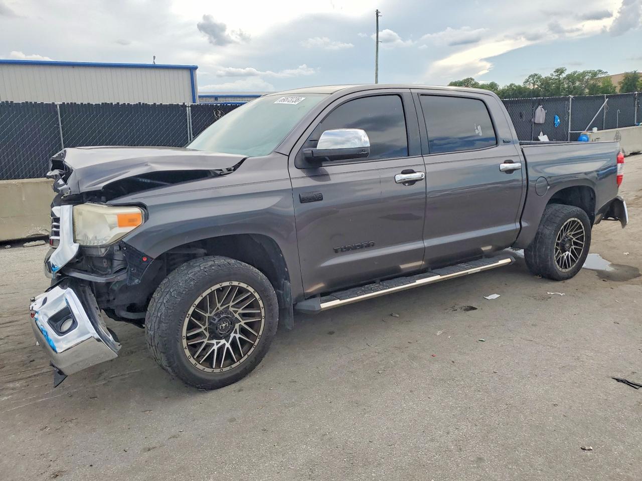 2017 TOYOTA TUNDRA SR5 | 5TFDW5F18HX665342 | UPCARS
