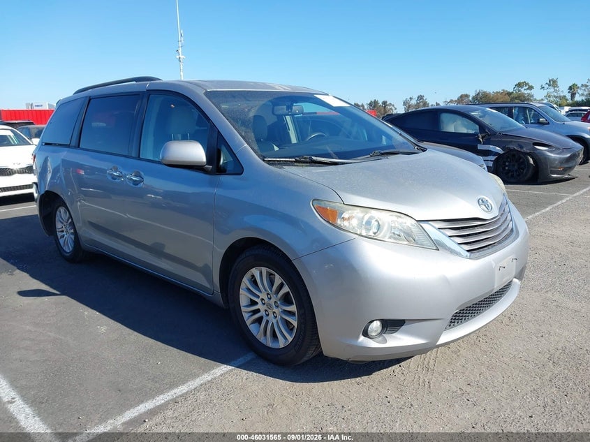 2015 TOYOTA SIENNA XLE PREMIUM 8 PASSENGER | 5TDYK3DC3FS667623 | UPCARS