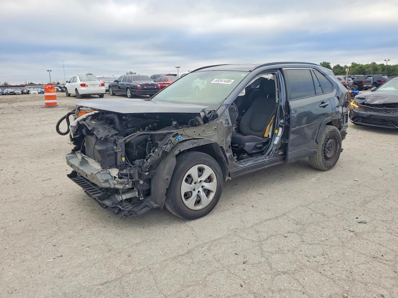 2020 TOYOTA RAV4 LE | JTMF1RFVXLD531301 | UPCARS
