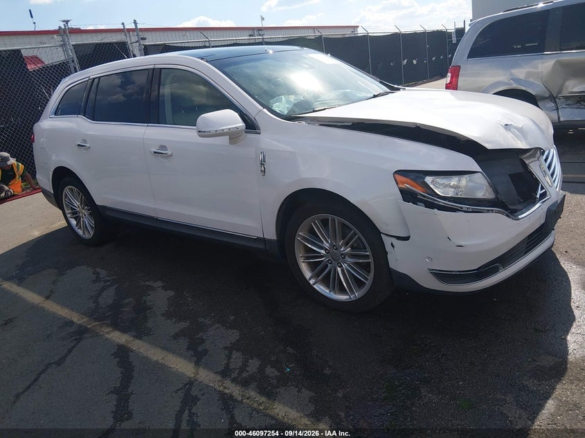 2018 LINCOLN MKT RESERVE | 2LMHJ5AT0JBL00112 | UPCARS