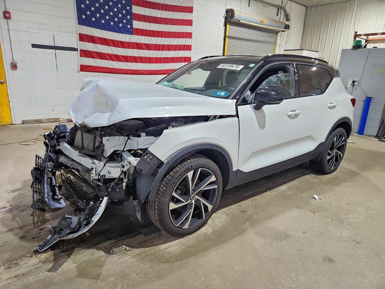 2019 VOLVO XC40 T5 R-DESIGN | YV4162UM3K2122724 | UPCARS