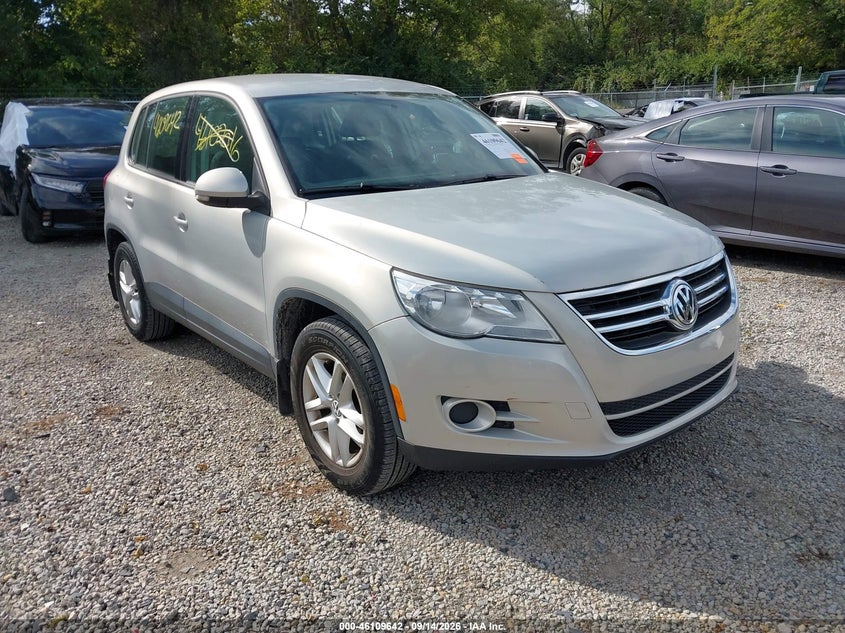 2011 VOLKSWAGEN TIGUAN S | WVGBV7AX9BW527190 | UPCARS