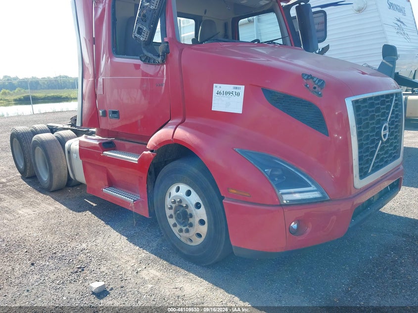 2020 VOLVO VNR | 4V4WC9EG4LN225660 | UPCARS