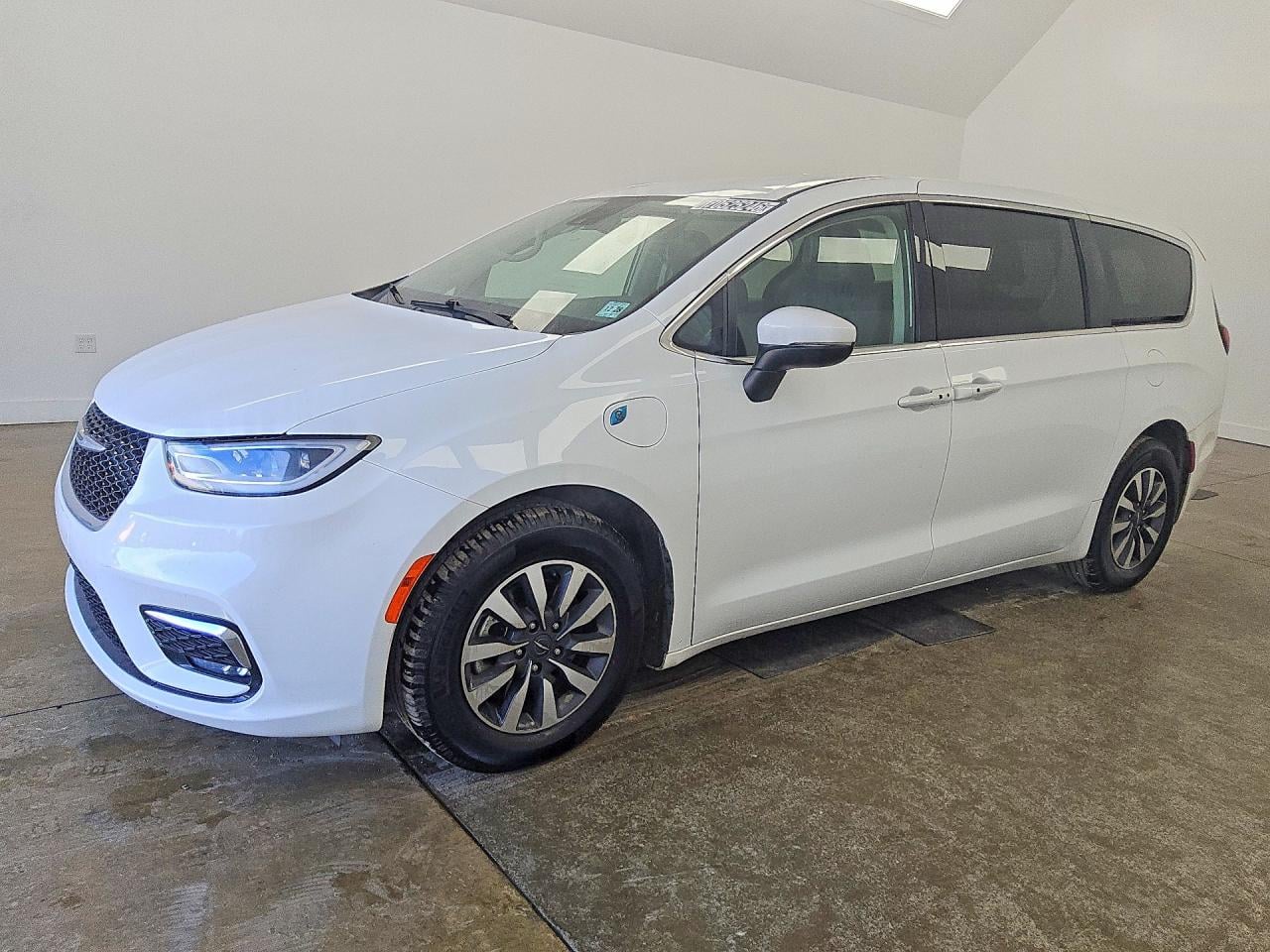 2023 CHRYSLER PACIFICA HYBRID TOURING L | 2C4RC1L78PR611858 | UPCARS