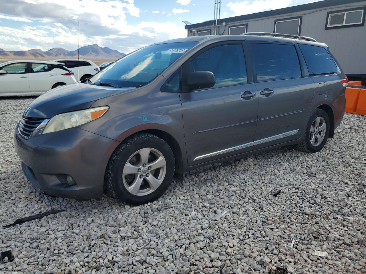 2013 TOYOTA SIENNA LE | 5TDKK3DC8DS288989 | UPCARS