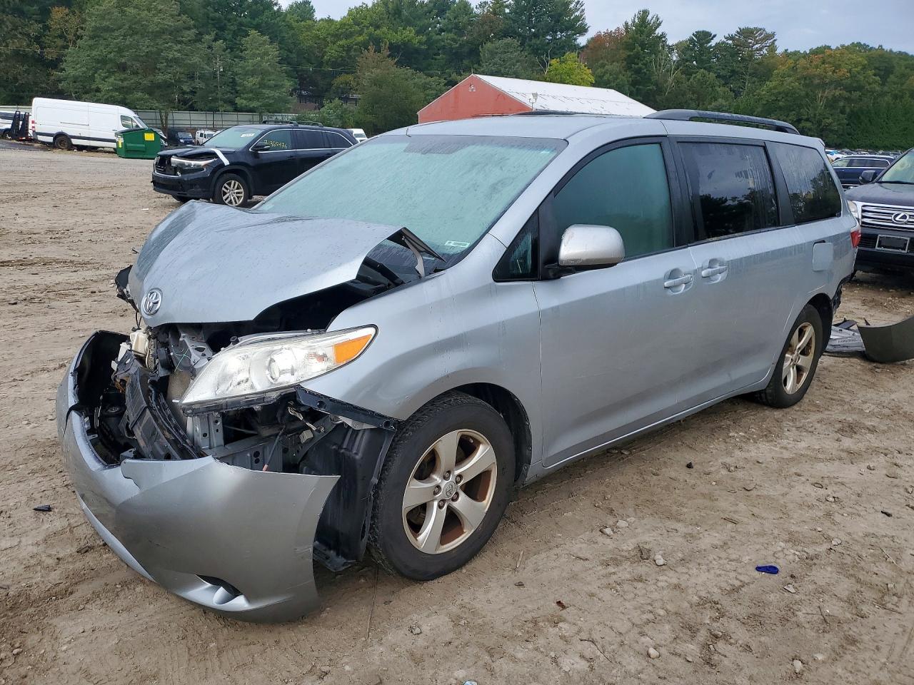2015 TOYOTA SIENNA LE | 5TDKK3DCXFS622085 | UPCARS