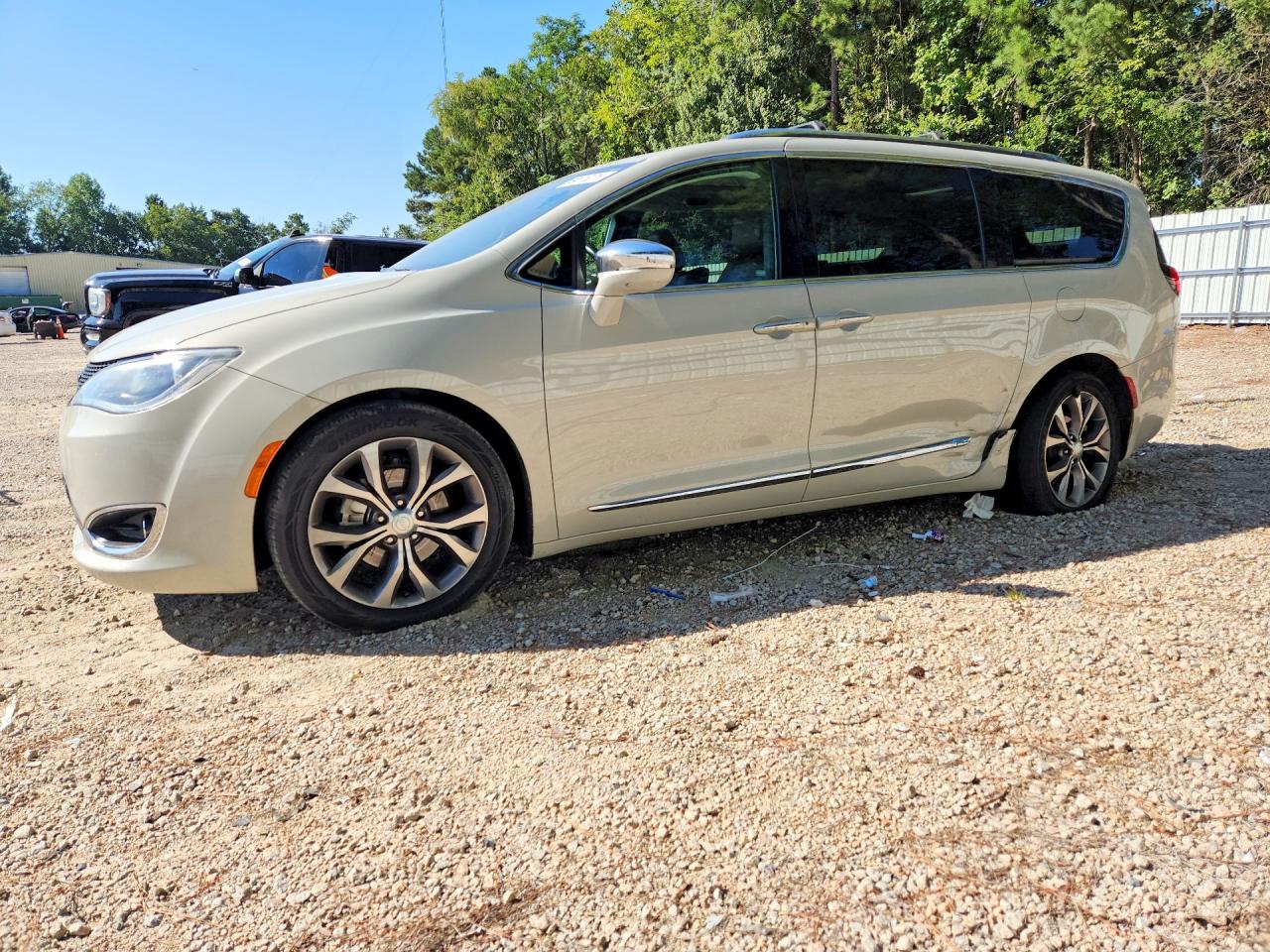 2019 CHRYSLER PACIFICA LIMITED | 2C4RC1GG3KR644267 | UPCARS