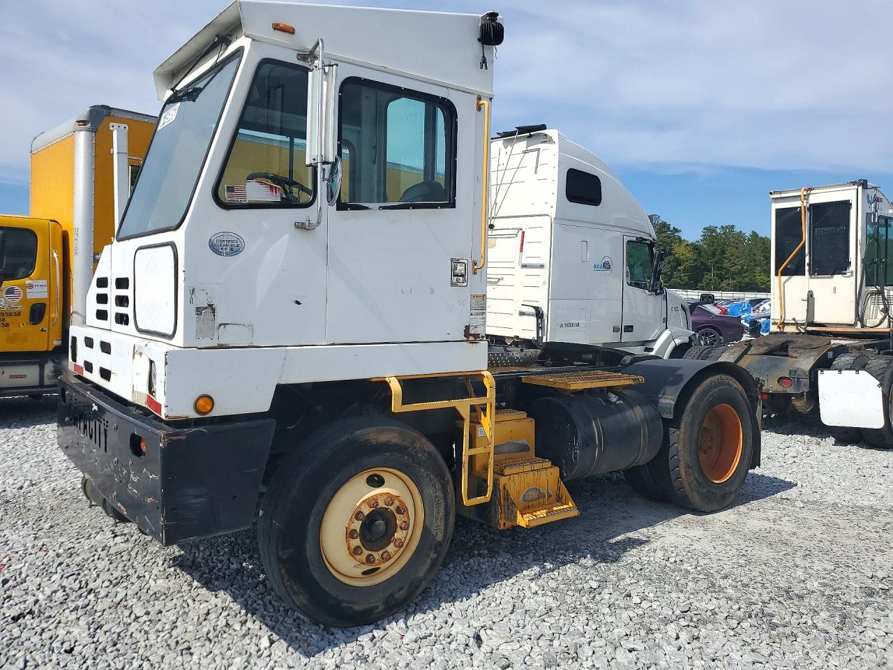 2014 CAPACITY OF TEXAS ALL OTHER YARD TRUCK | 4LMBF2117EL025220 | UPCARS