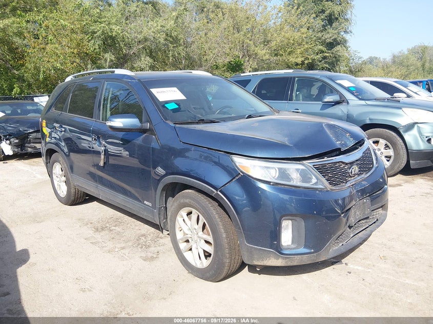 2015 KIA SORENTO LX | 5XYKTCA61FG592094 | UPCARS