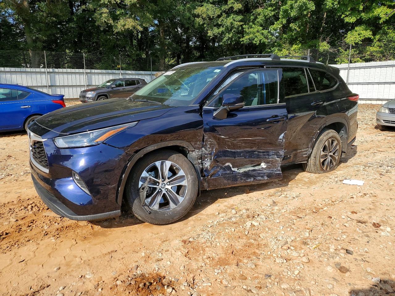 2022 TOYOTA HIGHLANDER XLE | 5TDGZRBH1NS575630 | UPCARS