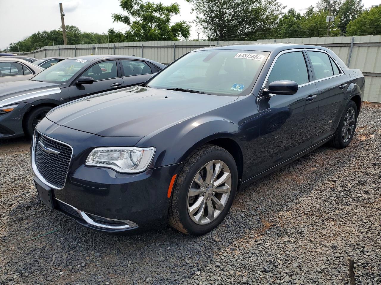 2015 CHRYSLER 300 LIMITED | 2C3CCARG7FH760736 | UPCARS